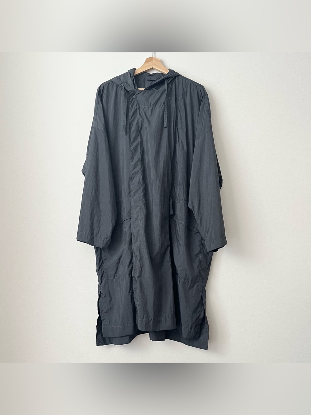 Uniqlo Men's Long Gray Windbreaker Packable Lightweight Hooded Avant Garde XS